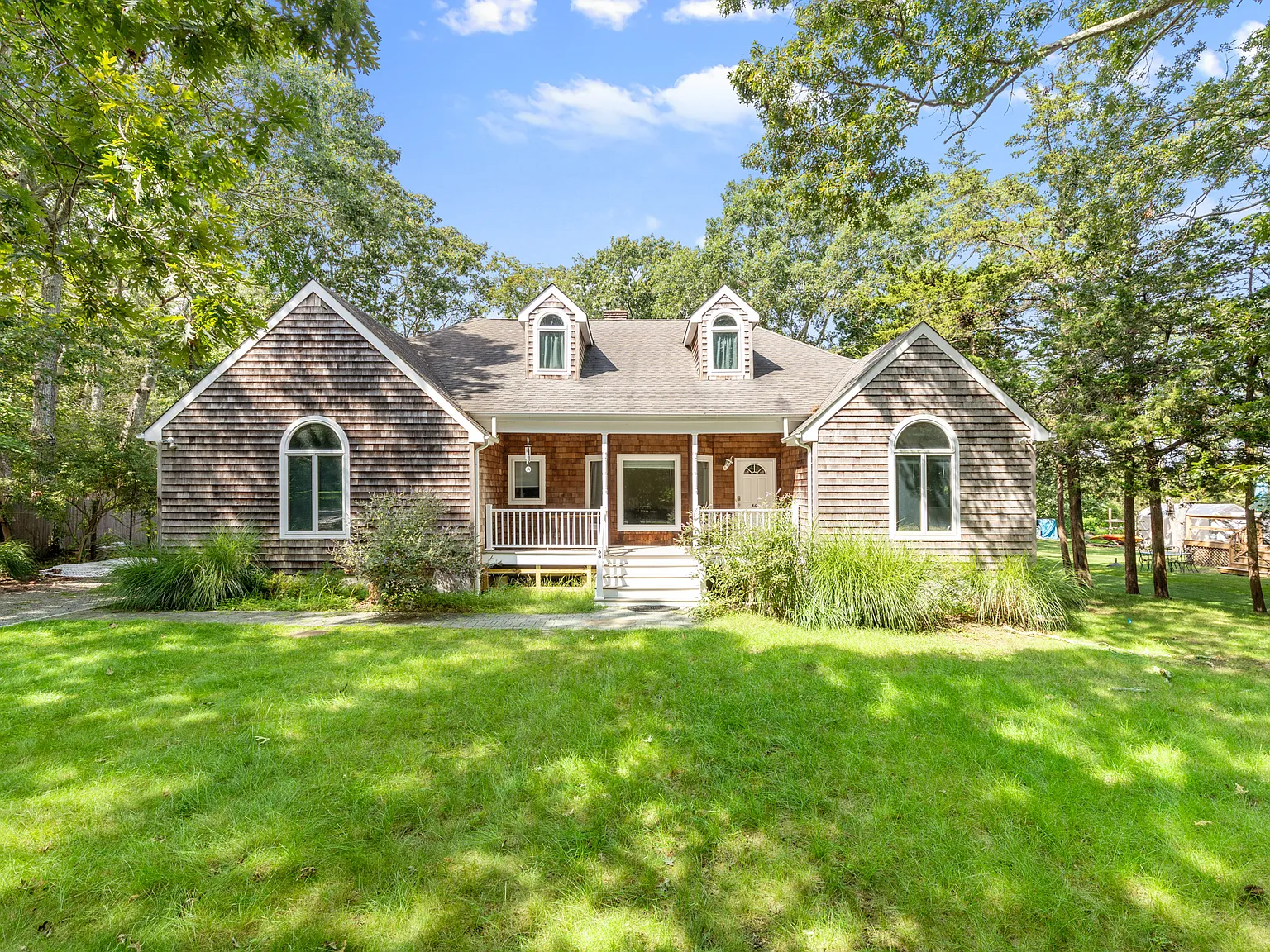 Effortless Summer Living in Southampton Shores — Photo 1