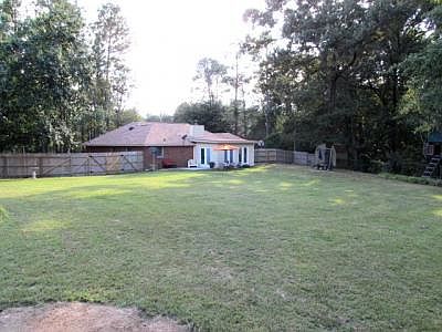 4th image of 300 Lee Road 850