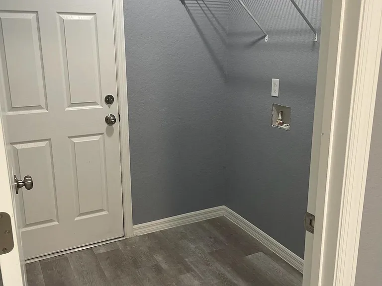 219 Locust Ln — Photo 12