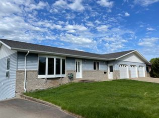 830 Cherry Dr, Pierre, SD 57501