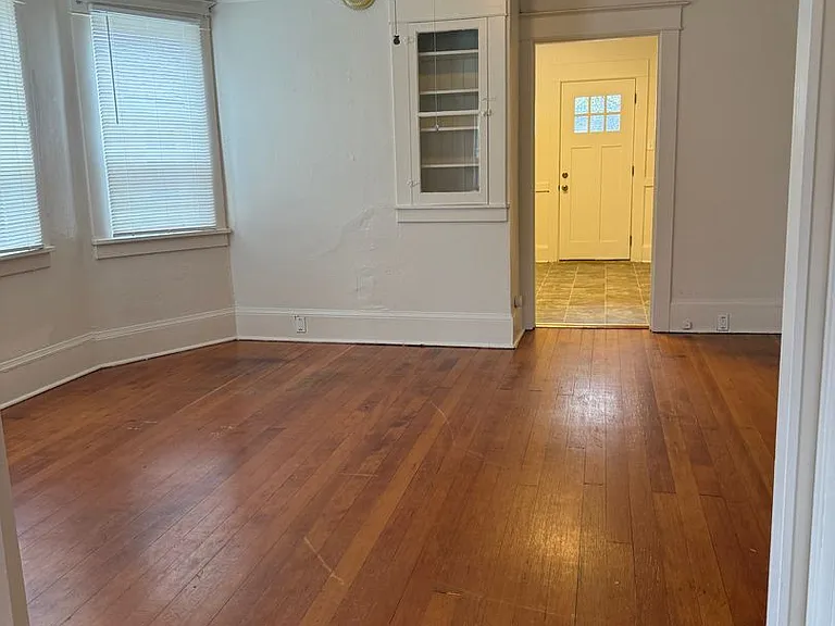 3911 SE 28th Pl — Photo 1