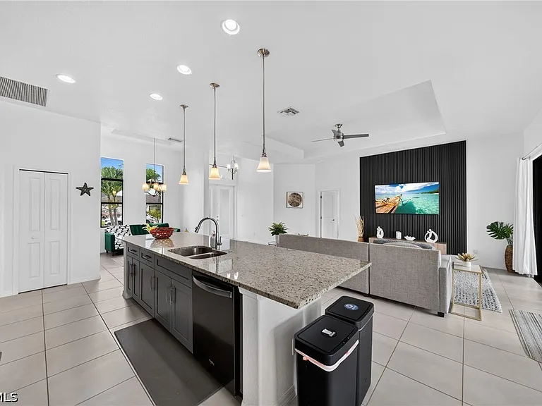 2204 SW 30th Terrace Cpe — Photo 8