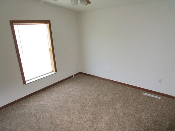 5th image of 638A Bluebird Cir #A