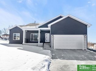 2113 Ridgeway Dr, Denison, IA 51442