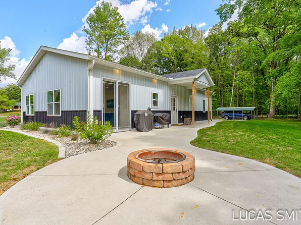 10802 Buchanan St, Grand Haven, MI 49417