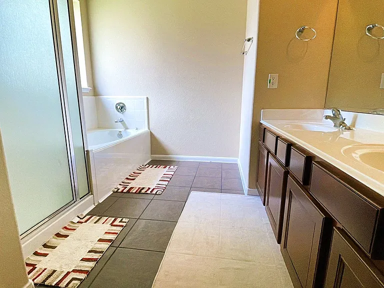 1014 Spring Lakes Haven Dr — Photo 3