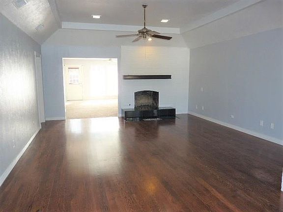3rd image of 806 Century Park Dr