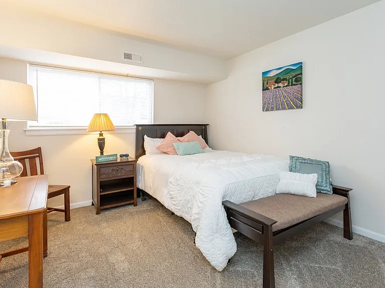 Lakeview Apartments — Photo 13