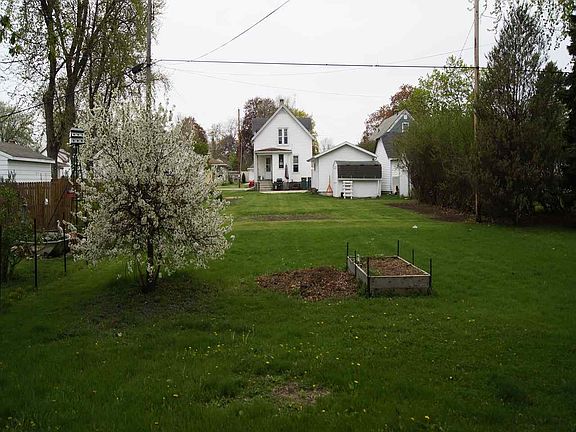 3rd image of 303 E Burnett St