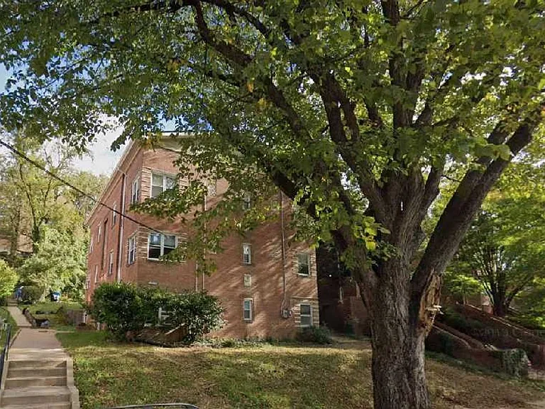 4569 Macarthur Blvd NW — Photo 16
