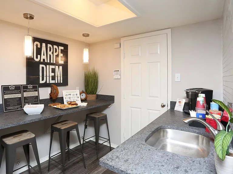 502 W Longspur Blvd — Photo 52