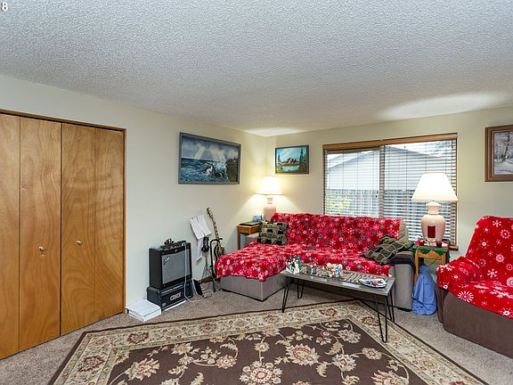 2nd image of 2046 NE Darby St