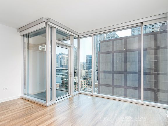 4th image of 155 W Kinzie St #1305