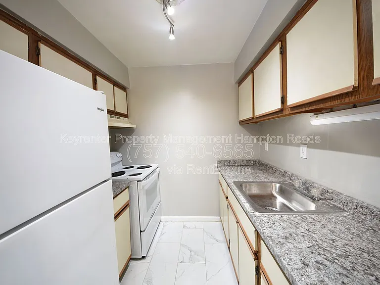 405 Clifton St #A — Photo 11