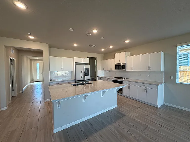 660 Atlantica Dr S — Photo 6