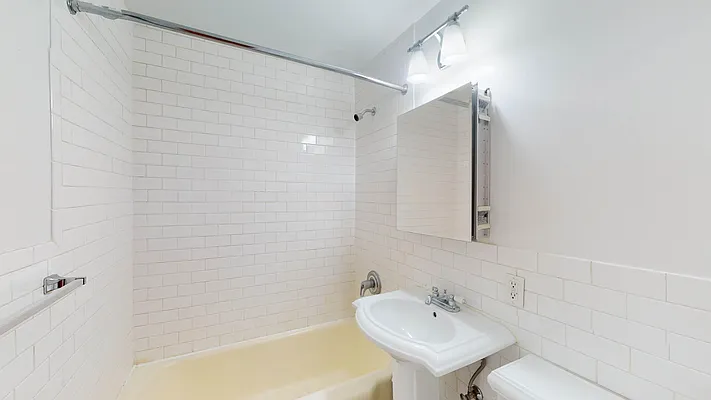 Rented by Bond New York | media 19