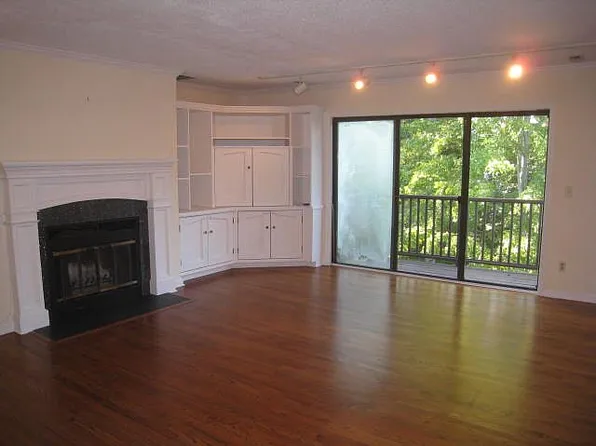 217 Bridge St APT E4, Stamford, CT 06905