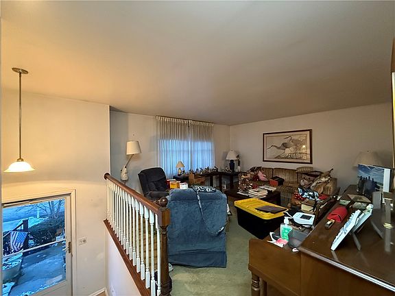 3rd image of 122 Crestwood Dr