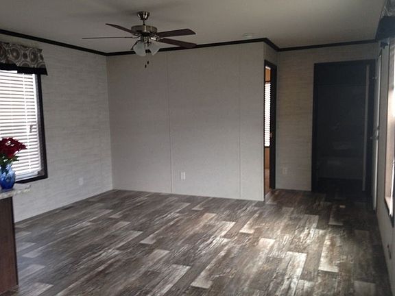 4th image of 2100 Stephenson Hwy #117