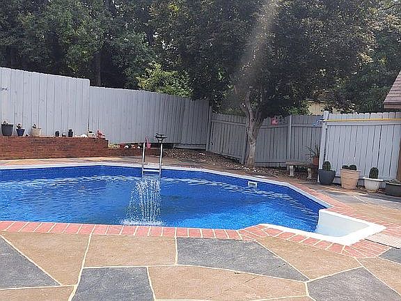 5th image of 142 Walden Cir