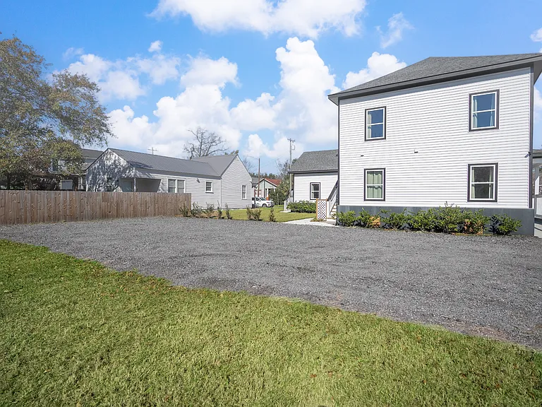 637 E Anderson St — Photo 24