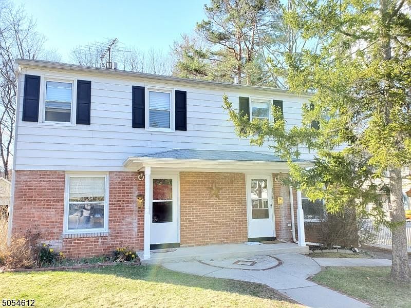 2nd image of 208 Chestnut St #A