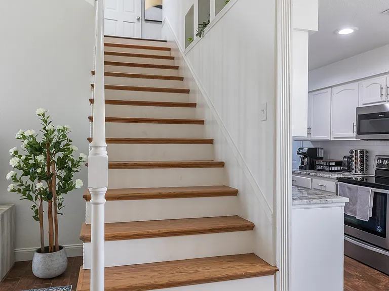 8073 Bonnie Cir — Photo 40