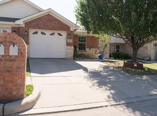 930 Walnut St, Burleson, TX 76028