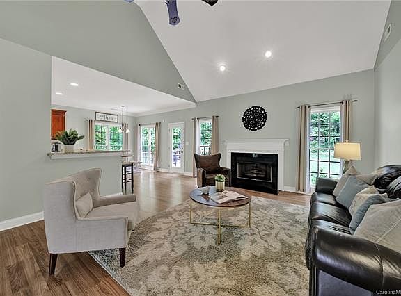 2nd image of 934 Mallard Dr