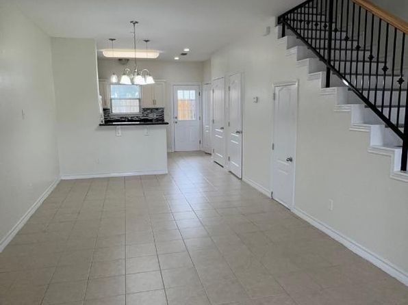 602 Basswood Dr #203