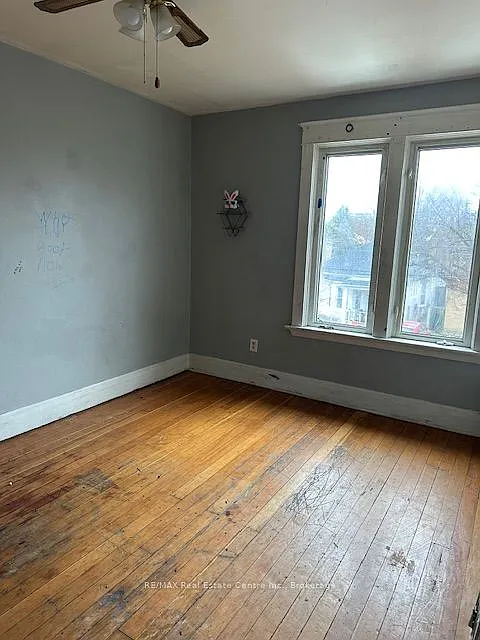 Building Photo - 867 Queens Ave