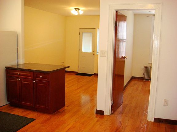 4th image of 3059 48th St #1R