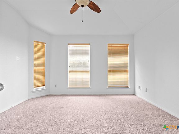 4th image of 301 Crowfoot Dr
