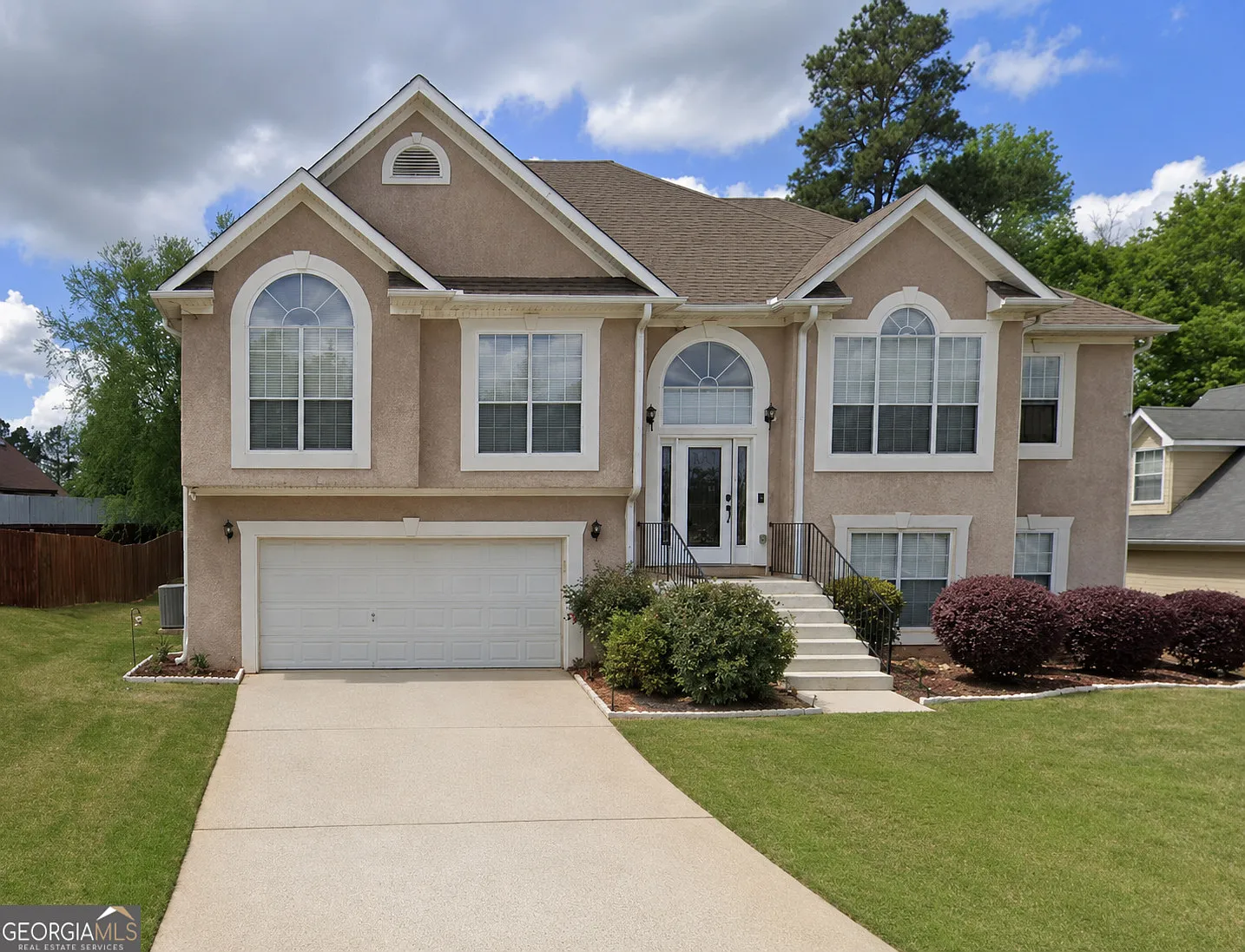 5 bed, 3.0 bath, 2698 sqft, $2,350 — Photo 1
