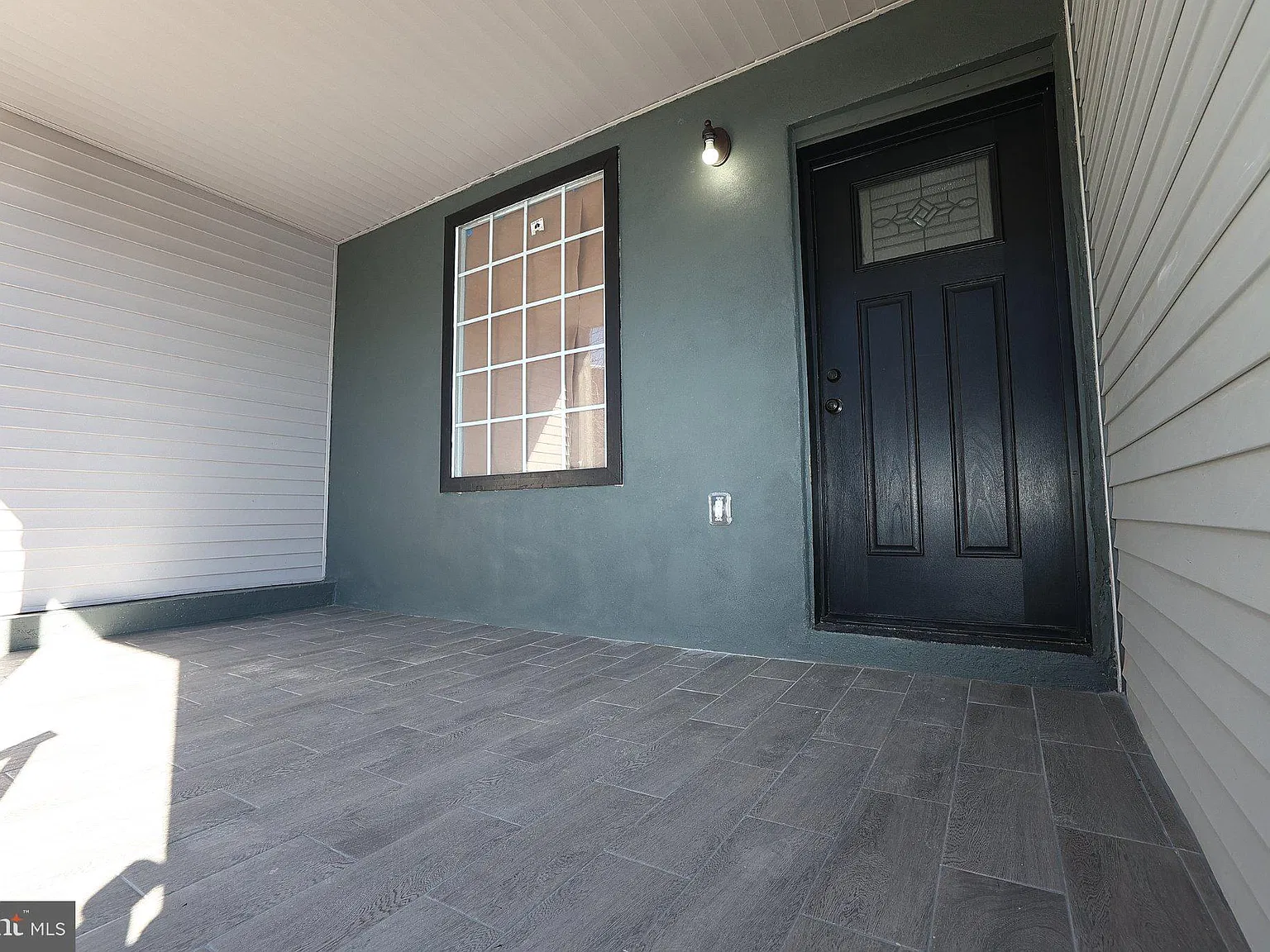 3 bed, 2.0 bath, 1046 sqft, $2,000 — Photo 3