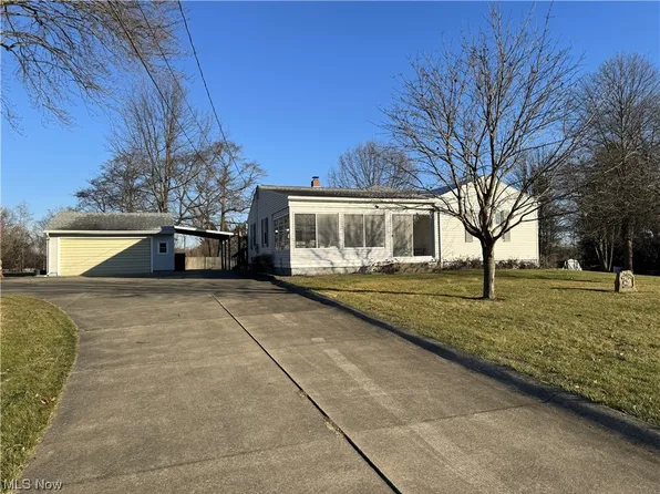 3215 Grill Rd, New Franklin, OH 44216