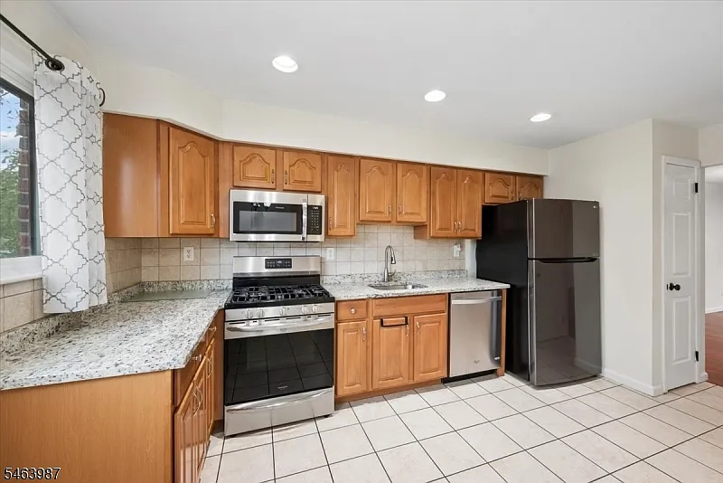 3 bed, 2.5 bath, $3,500 — Photo 4