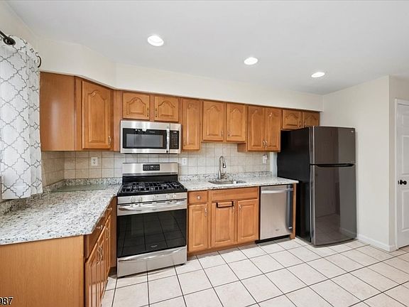 4th image of 662A Marshall Rd