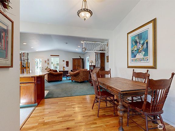 5th image of 160 Green Street