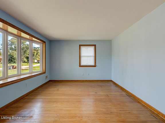 3rd image of 5702 Mockernut Ln