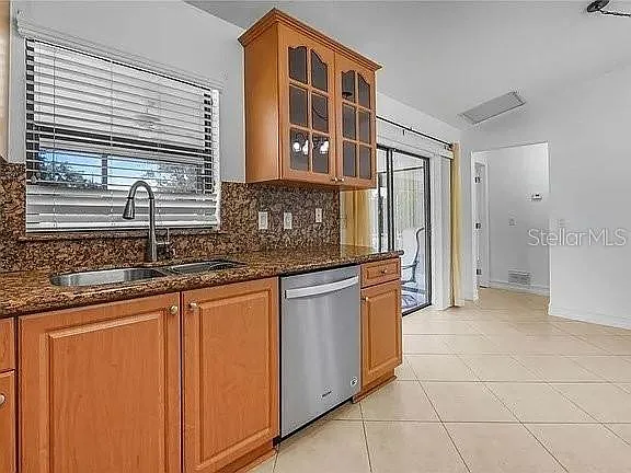 367 Mendoza St — Photo 7