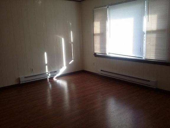 3rd image of 263 E 35th St