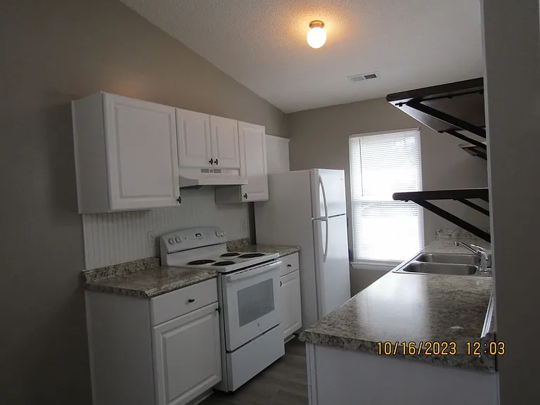 1256 Eaglewood Dr — Photo 10