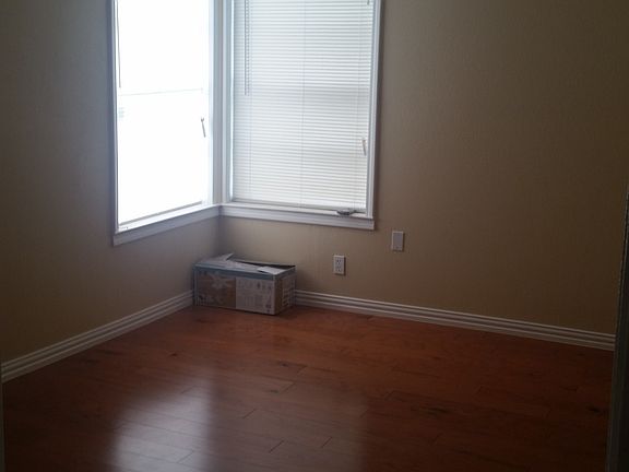 3rd image of 1821 N Edgewood Ter