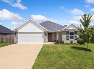 421 Coconut Ln, Centerton, AR 72719