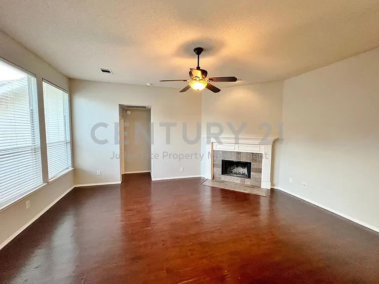 1222 Harvard Ln — Photo 6