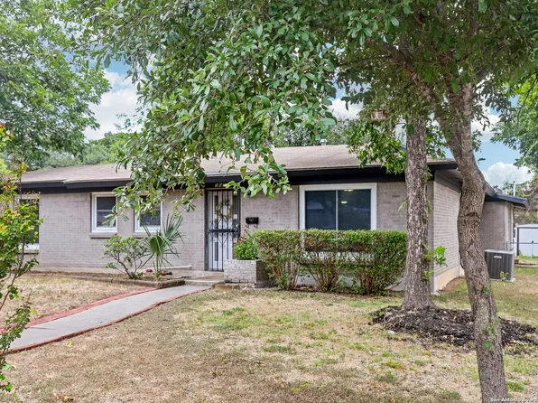 102 BERWICK DR, San Antonio, TX 78201