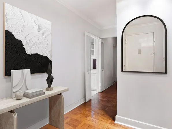 166 East 61st Street 4E image 3 of 10