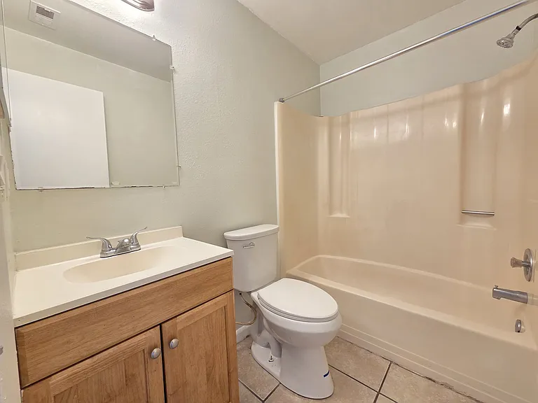 1005 63rd Ave W #11 — Photo 5