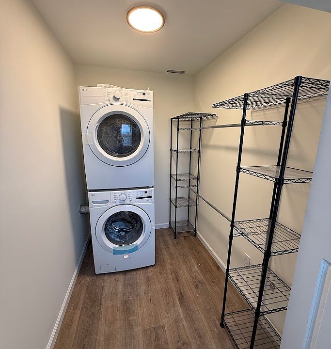 W&D in suite, typical closet setup.